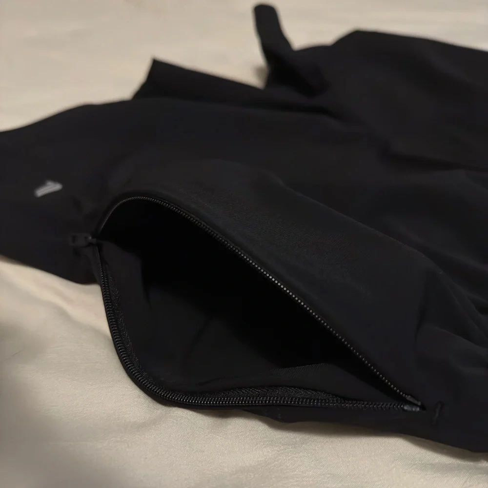 Fabletics The One Short Men’s. Size Small. 5 inch length. Black. Pre-owned - Picture 5 of 9